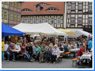 Auf dem Markt ist kaum noch ein freier Platz zu finden