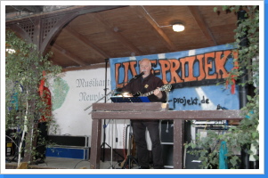 Neuplatendorf - ein Musiker ist getarnt! Neuplatendorf - ein Musiker ist getarnt!