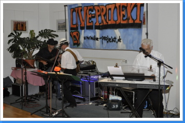 Erst hecken die zwei was aus (siehe links), ... Erst hecken die zwei was aus (siehe links), ...