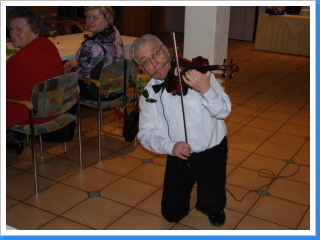 Knie-Geiger - ebenfalls mit Rose Knie-Geiger - ebenfalls mit Rose